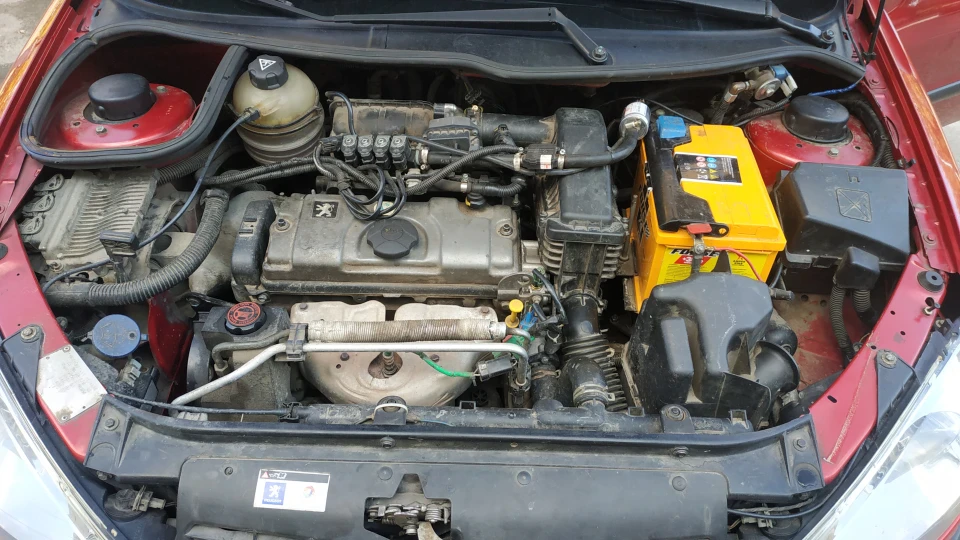 Peugeot 206 Sedan 1.4i 75 TU3A BVM5 3
