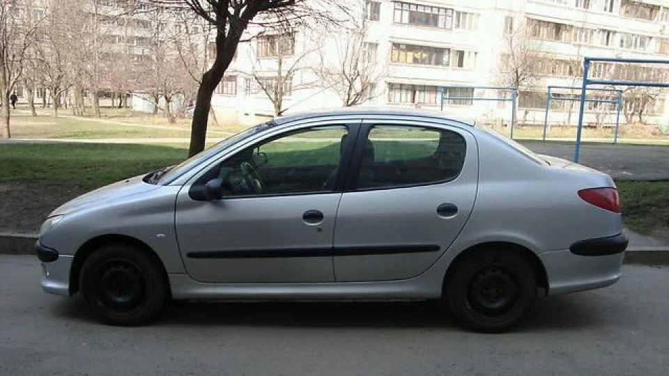 Peugeot 206 Sedan sedan-грошова прірва
