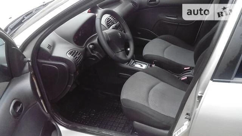 Peugeot 206 1.4 автомат котик 2