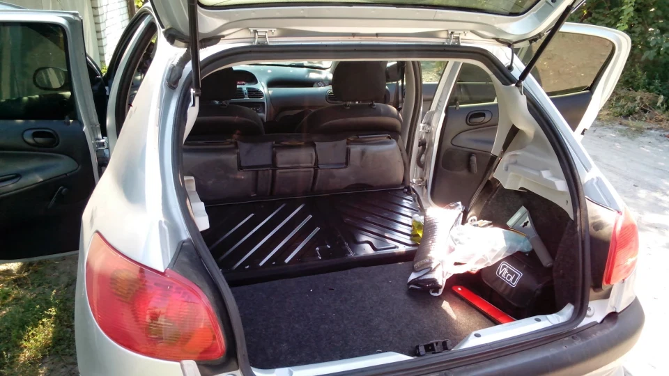 Peugeot 206 1.4i пижара 4