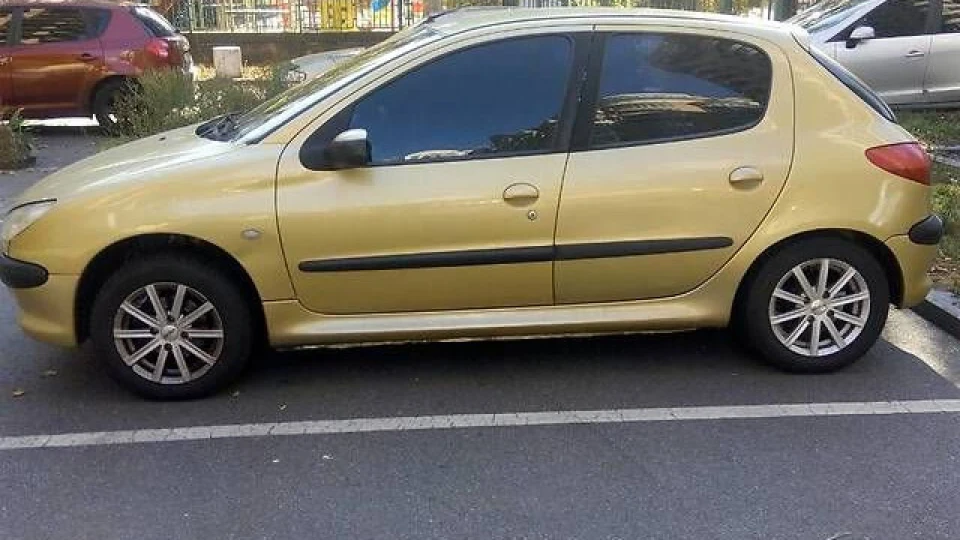 Peugeot 206 Золотистий