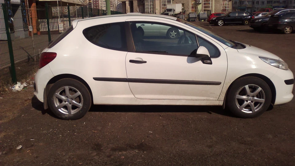 Peugeot 207 Біла машинка 2