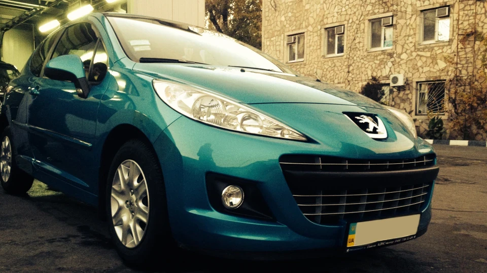 Peugeot 207 Лазурний металік ) 2
