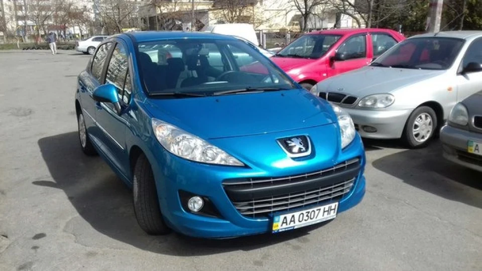 Peugeot 207 знову пежо