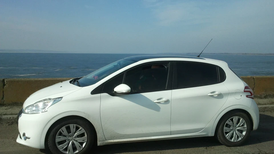 Peugeot 208 Біла Сніжинка 1,6 АТ 4