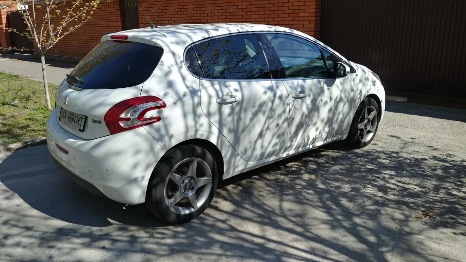 Peugeot 208 Бельмондо 2