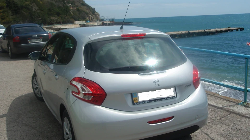 Peugeot 208 HDI Сивий Лев 3