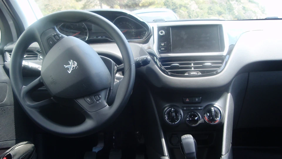 Peugeot 208 HDI Сивий Лев 4