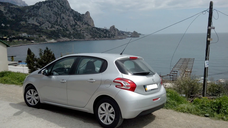 Peugeot 208 HDI Сивий Лев 5