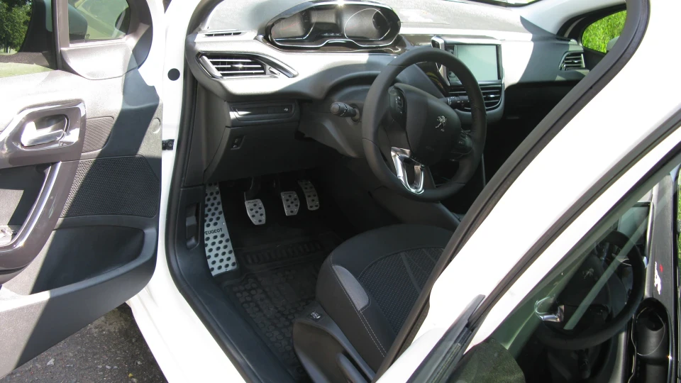 Peugeot 208 Істинний Пежон♊ 4