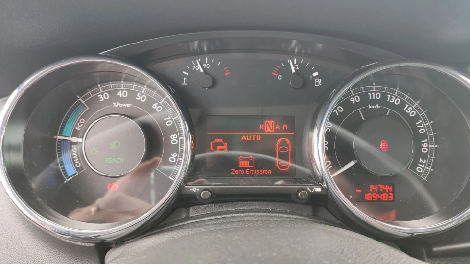 Peugeot 3008 2.0HDI Hybrid4 200hp 4