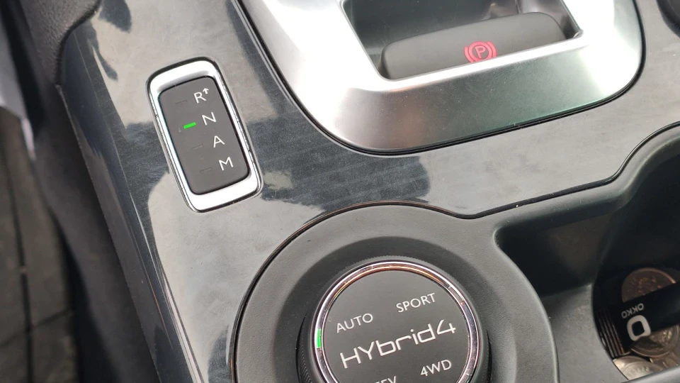 Peugeot 3008 2.0HDI Hybrid4 200hp 5
