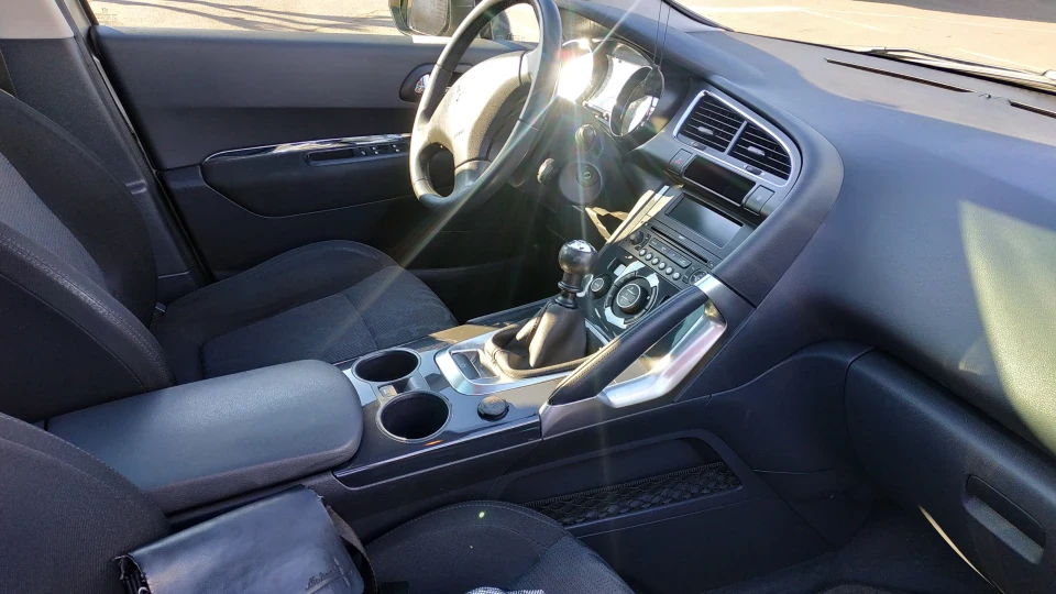 Peugeot 3008 Борзий піжон 2