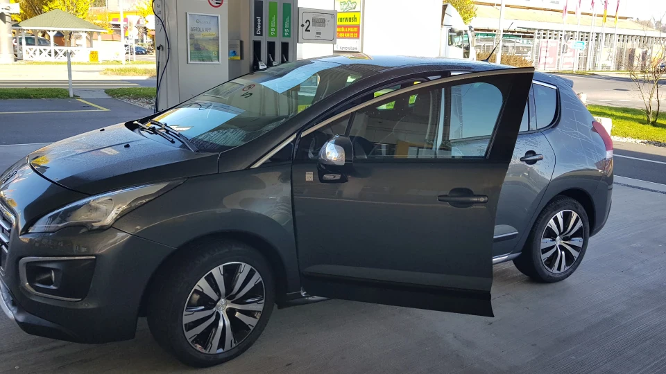 Peugeot 3008 HYBRID4 2