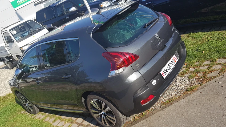 Peugeot 3008 HYBRID4 3