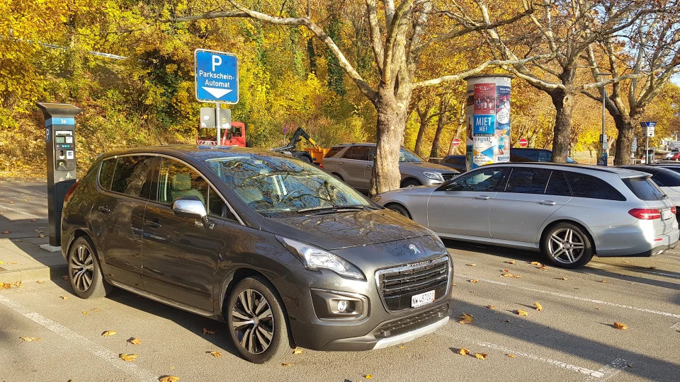 Peugeot 3008 HYBRID4 5