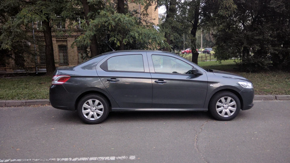 Peugeot 301 1.2 PureTech ETG Gris 3