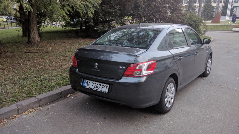 Peugeot 301 1.2 PureTech ETG Gris 4