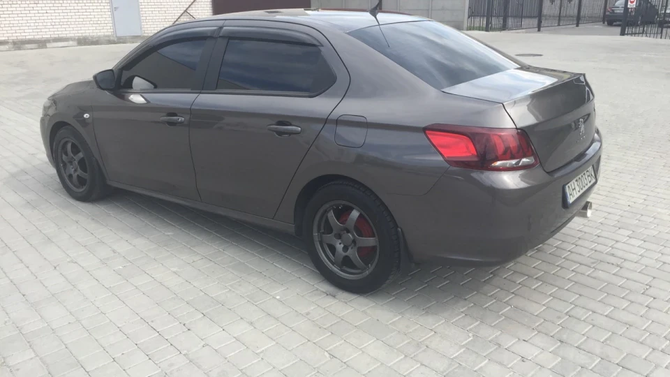 Peugeot 301 Exclusive 2