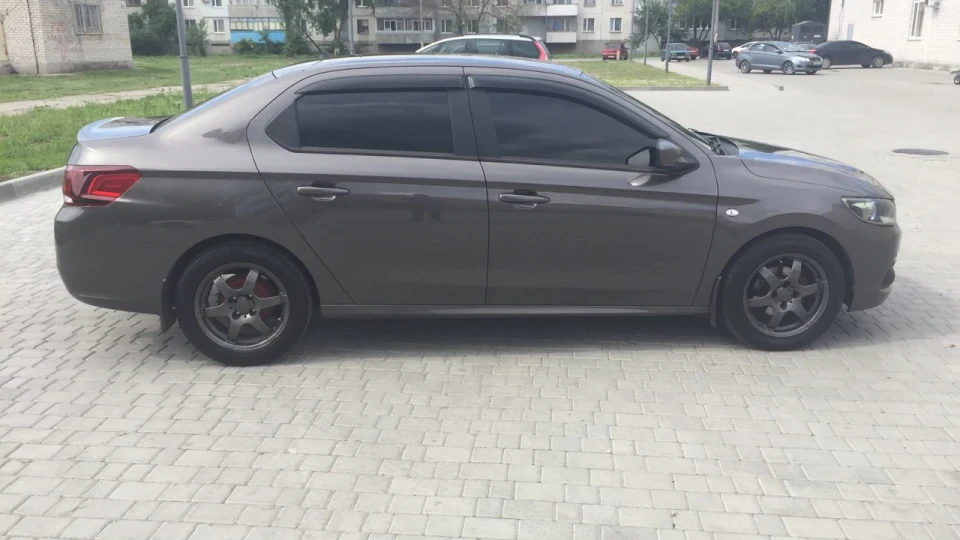 Peugeot 301 Exclusive 3