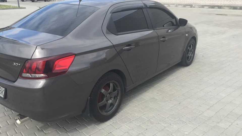 Peugeot 301 Exclusive 4