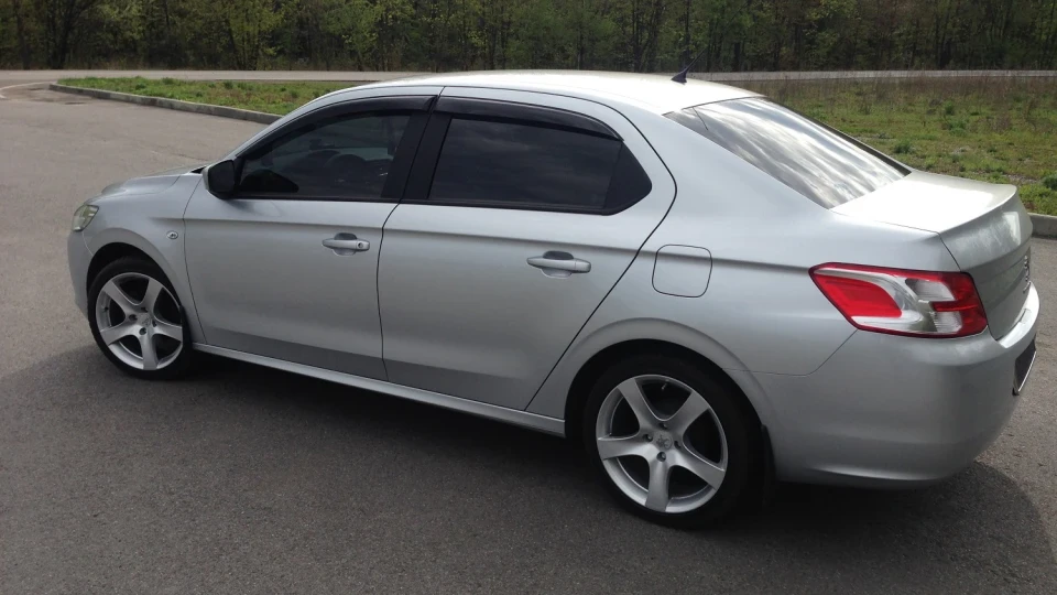 Peugeot 301 Левеня