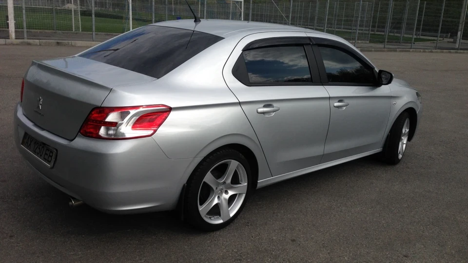 Peugeot 301 Левеня 2