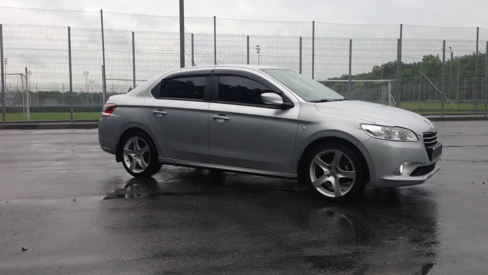 Peugeot 301 Левеня 4