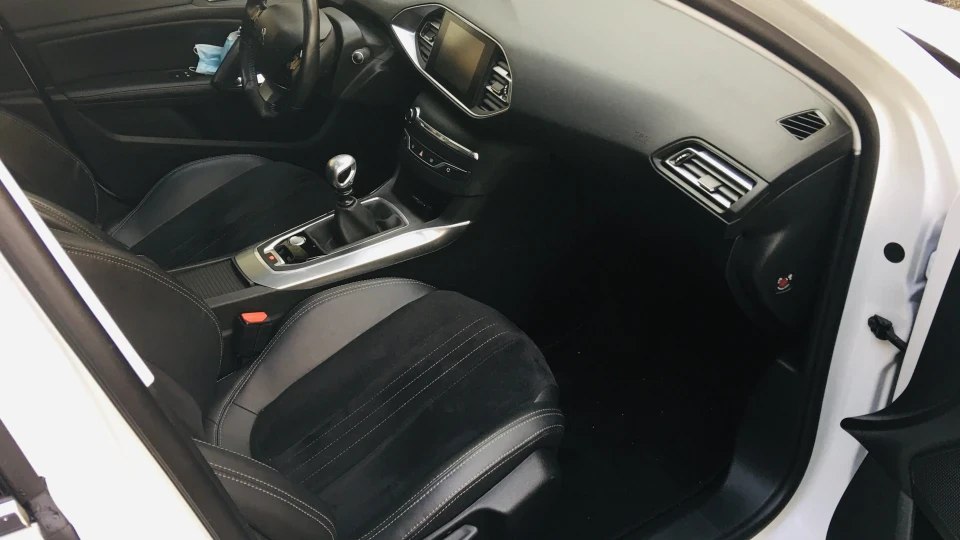 Peugeot 308 SW Féline Білий Лев.