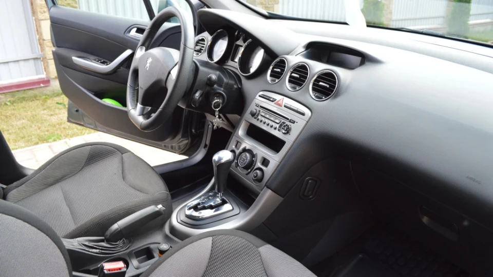 Peugeot 308 Левеня 4
