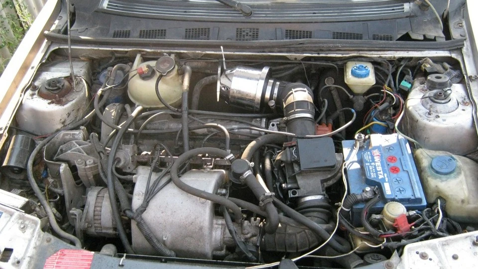 Peugeot 309 Пошарпаний GTI 4