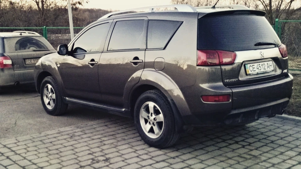 Peugeot 4007 3