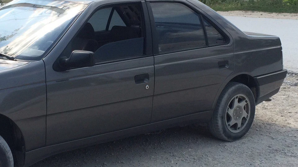 Peugeot 405 Grey 3