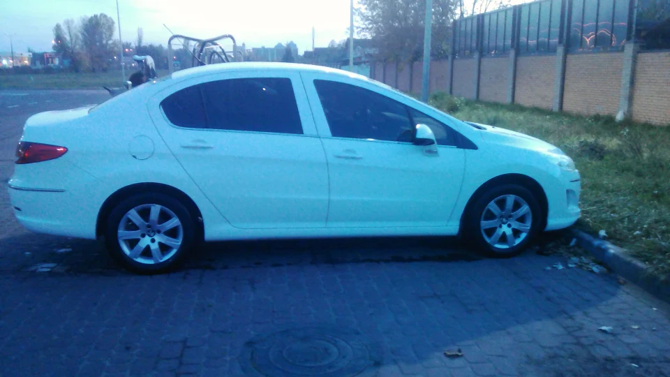 Peugeot 408 Allure Білий Пароплав 2