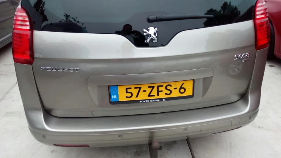 Peugeot 5008 1.6 автомат 2