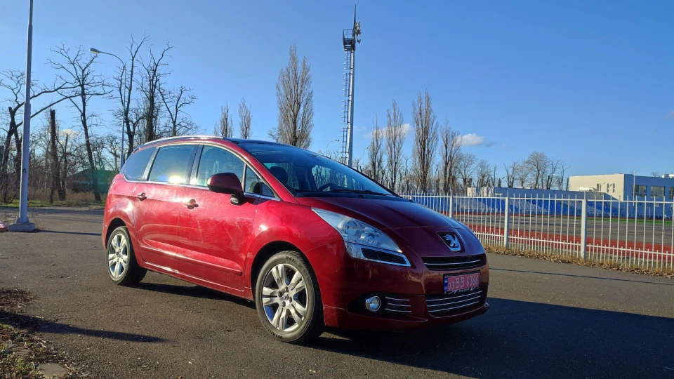 Peugeot 5008 1.6 VTi 156л.с 3