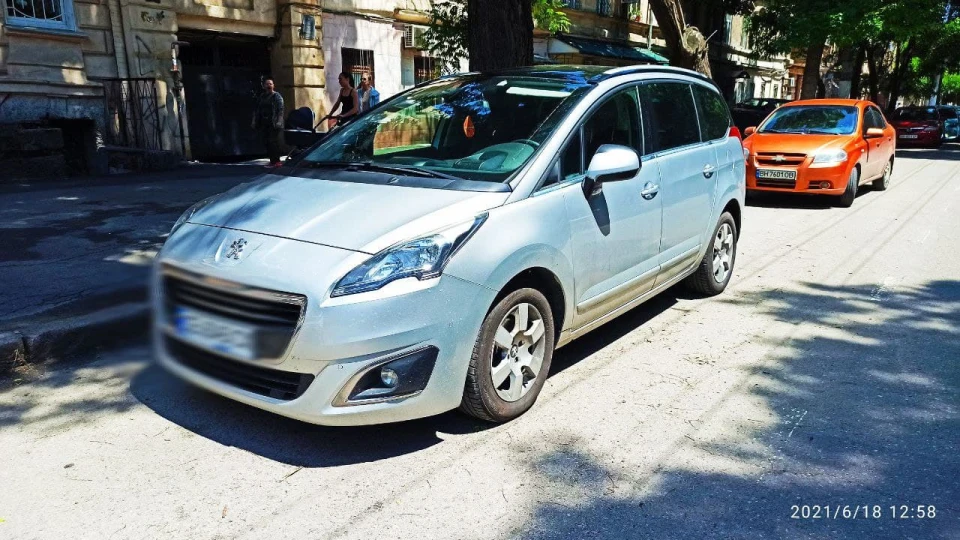 Peugeot 5008 Французька Істеричка