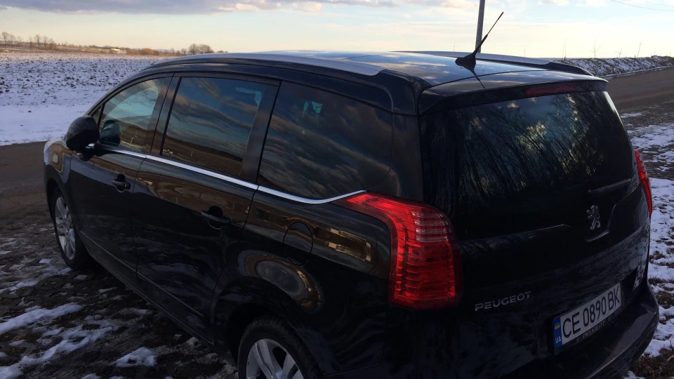 Peugeot 5008 PERLA NERA 1.6 2
