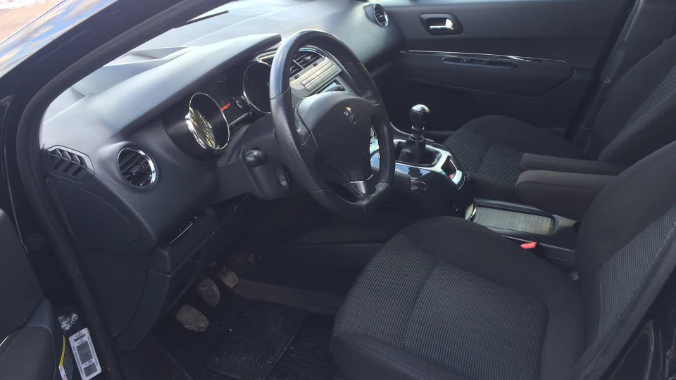 Peugeot 5008 PERLA NERA 1.6 3