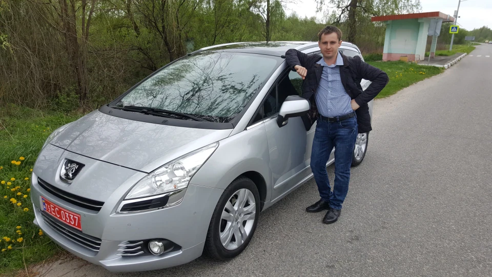 Peugeot 5008 Сірий металік. 2