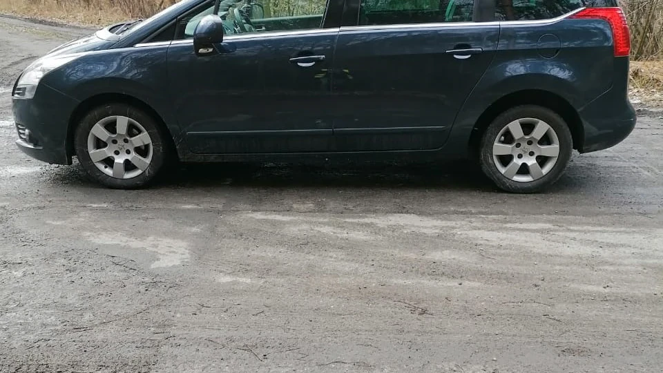 Peugeot 5008 Синій металік 1.6 eHDI 3