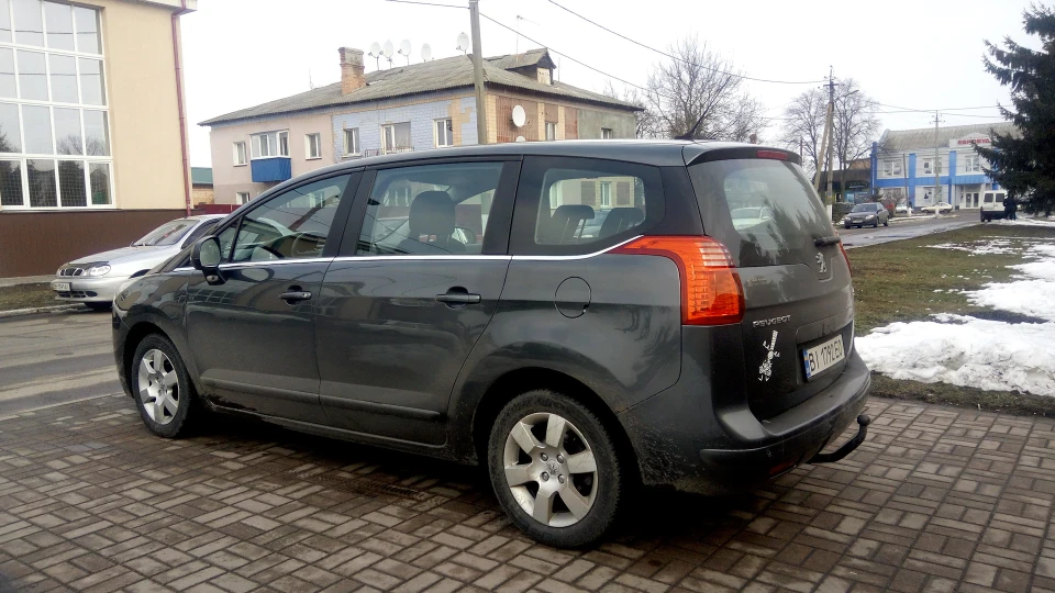 Peugeot 5008 Харизматичний Пижик