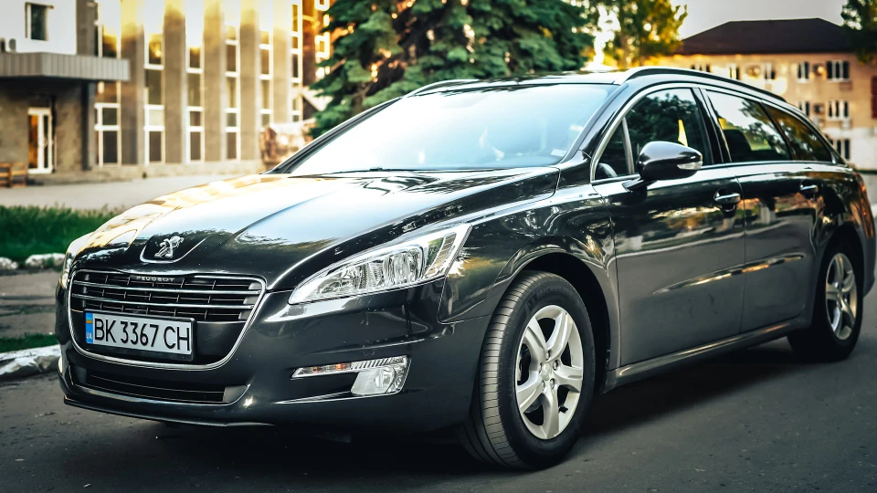 Peugeot 508 SW Сірий Лев 4