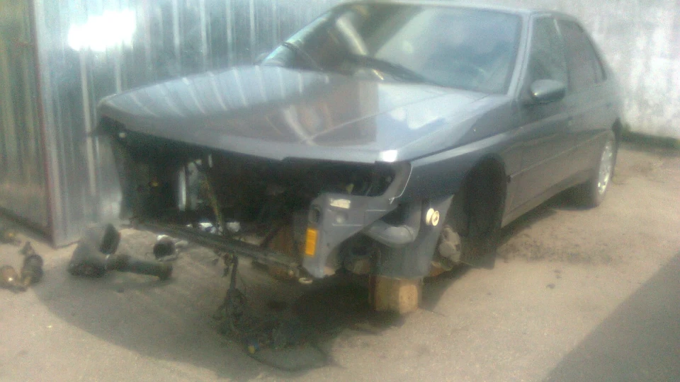 Peugeot 605
