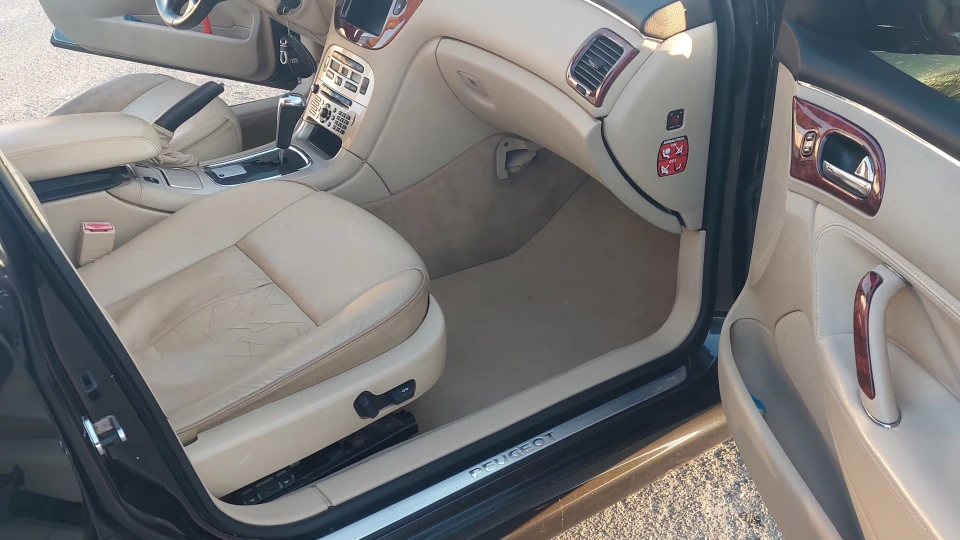 Peugeot 607