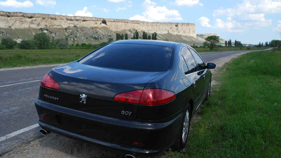 Peugeot 607