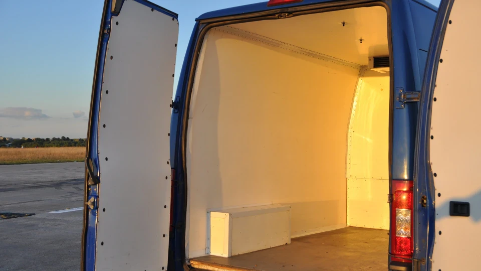 Peugeot Boxer Синій будко 3