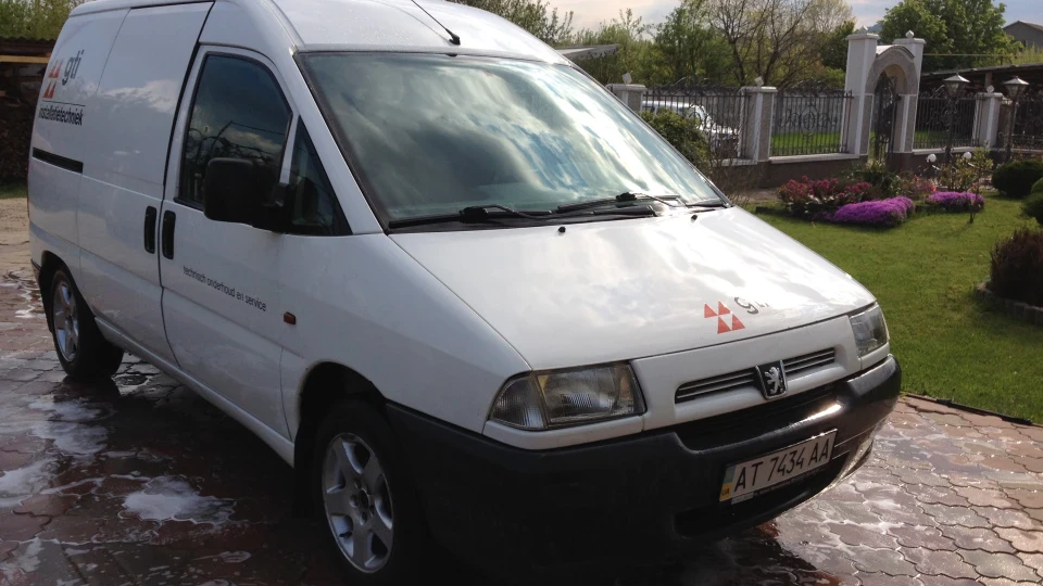 Peugeot Expert Білий 1,9D 4