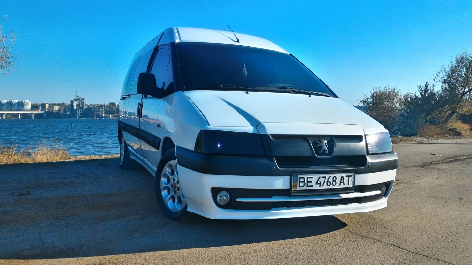 Peugeot Expert чорно-білий ПИЖ 2