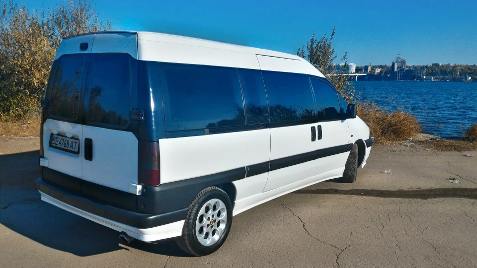Peugeot Expert чорно-білий ПИЖ 4